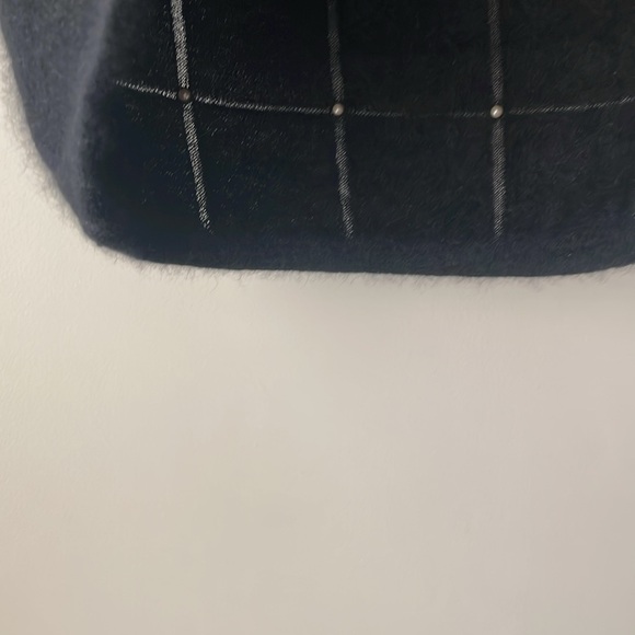 Angora Pearl Details Vintage-Style Sweater - Picture 6 of 7